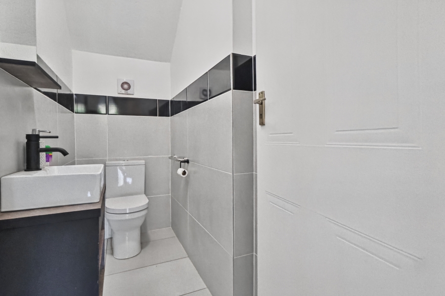 3 Bedroom Property for Sale in The Coves North West